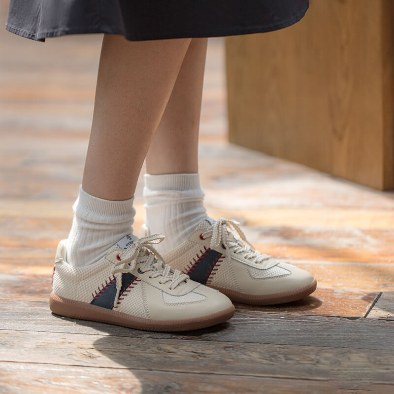 Women’s white low-top sneakers | Women’s white retro sneakers | “Socce